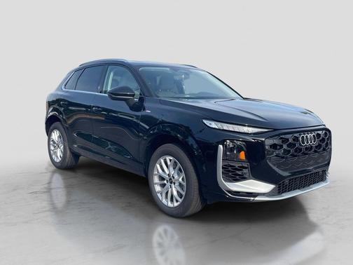 Mythos Black Metallic 2026 Audi Q3 TFSI quattro S tronic