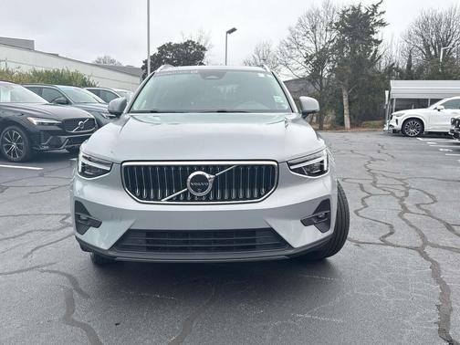 2024 Volvo XC40 B5 Plus Bright Theme