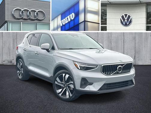 2024 Volvo XC40 B5 Plus Bright Theme
