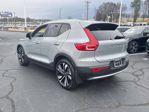 2024 Volvo XC40 B5 Plus Bright Theme
