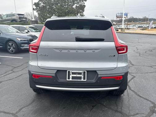 2024 Volvo XC40 B5 Plus Bright Theme