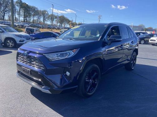 2020 Toyota RAV4 Hybrid SE
