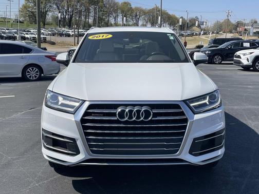 White 2017 Audi Q7 2.0T Premium