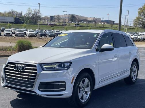 White 2017 Audi Q7 2.0T Premium