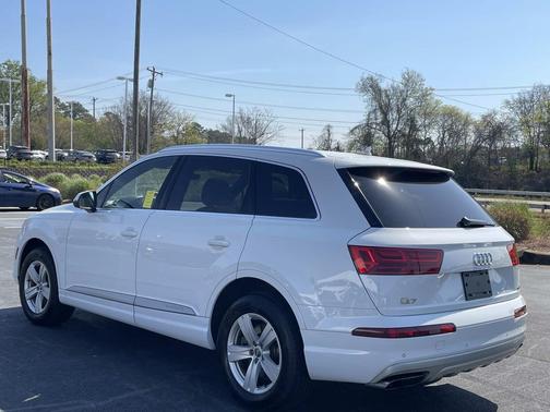 White 2017 Audi Q7 2.0T Premium