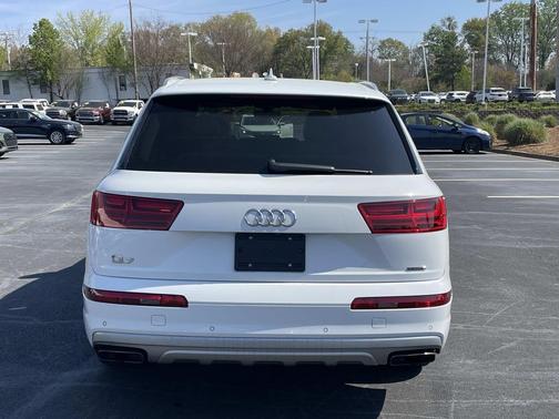 White 2017 Audi Q7 2.0T Premium