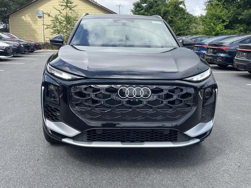 Mythos Black Metallic 2026 Audi Q3 TFSI quattro S tronic