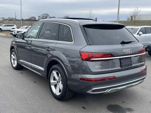 2024 Audi Q7 45 Premium Plus