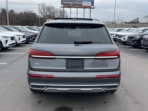 2024 Audi Q7 45 Premium Plus
