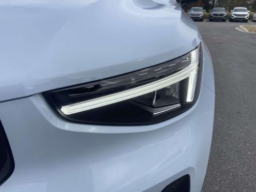 2026 Volvo XC40 B4 Plus