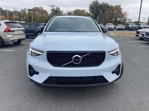 2026 Volvo XC40 B4 Plus