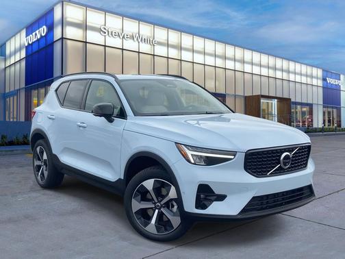 2026 Volvo XC40 B4 Plus