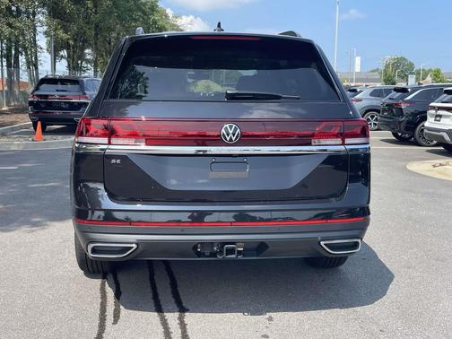 deep black pearl 2026 Volkswagen Atlas 2.0T SE w/Technology
