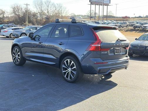 2023 Volvo XC60 B5 Plus Dark Theme
