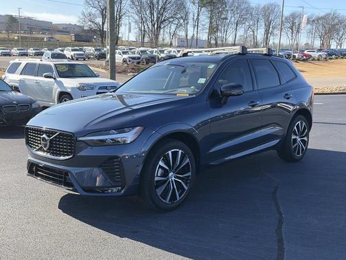 2023 Volvo XC60 B5 Plus Dark Theme