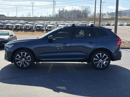 2023 Volvo XC60 B5 Plus Dark Theme