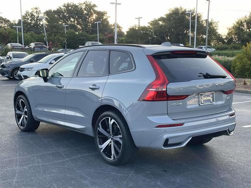 Vapour Grey Metallic 2024 Volvo XC60 B5 Ultimate Dark Theme