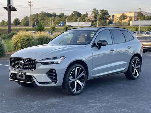 Vapour Grey Metallic 2024 Volvo XC60 B5 Ultimate Dark Theme