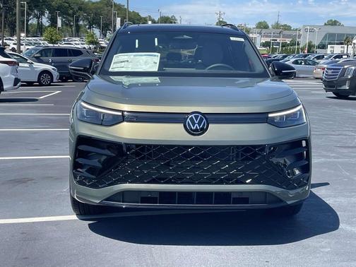 Avocado Green w/Deep Black Roof 2026 Volkswagen Tiguan 2.0T SE R-Line Black