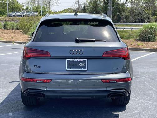 Daytona Gray Pearl Effect 2023 Audi Q5 45 S line Premium Plus