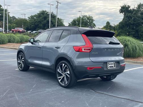 Thunder Grey Metallic 2021 Volvo XC40 T5 R-Design