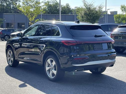 Mythos Black Metallic 2026 Audi Q5 Premium Plus TFSI quattro S tronic