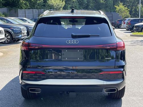 Mythos Black Metallic 2026 Audi Q5 Premium Plus TFSI quattro S tronic