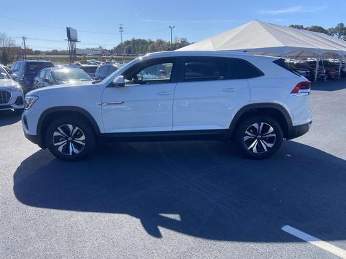 2025 Volkswagen Atlas Cross Sport 2.0T SE