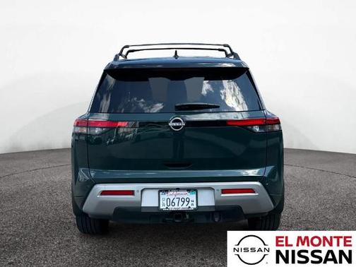 2022 Nissan Pathfinder SL