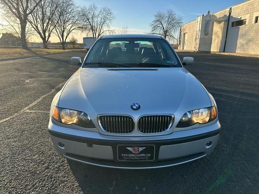 2004 BMW 325 325xi Sedan