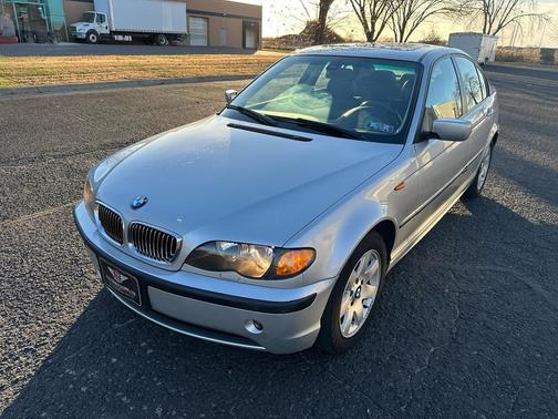 2004 BMW 325 325xi Sedan