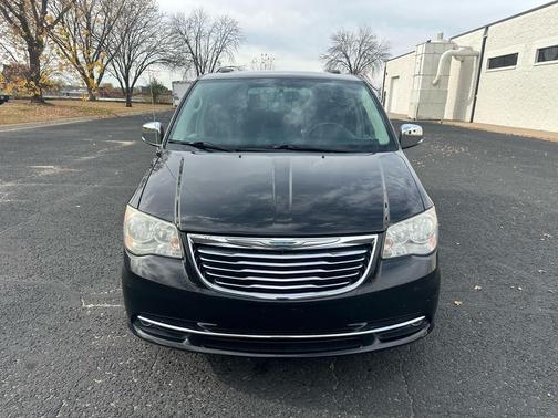 2014 Chrysler Town & Country Touring-L