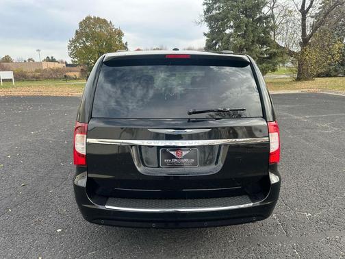 2014 Chrysler Town & Country Touring-L