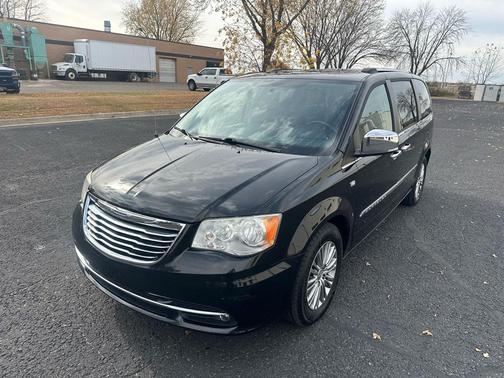2014 Chrysler Town & Country Touring-L
