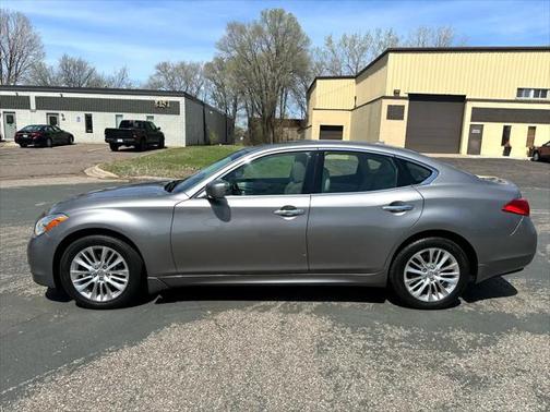 2011 INFINITI M56x Base