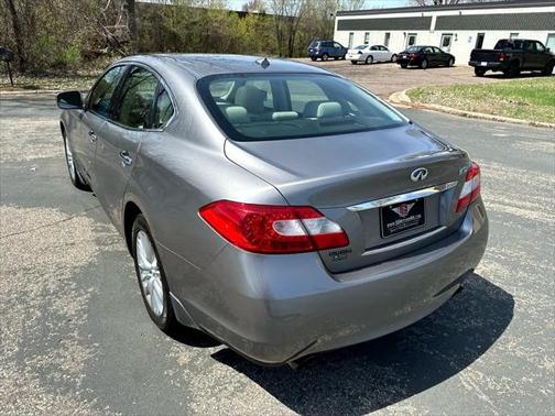 2011 INFINITI M56x Base