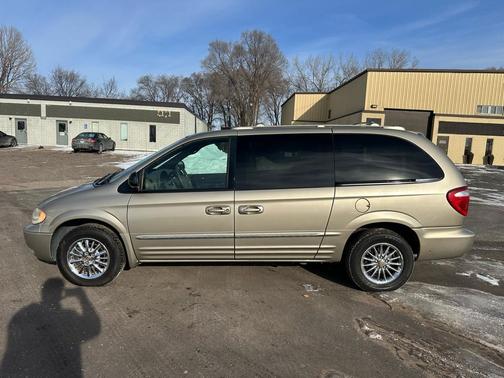 2003 Chrysler Town & Country Limited