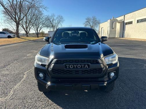 2016 Toyota Tacoma TRD Sport