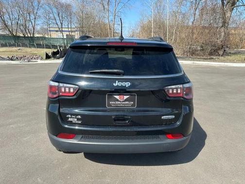 Diamond Black Crystal Pearlcoat 2018 Jeep Compass Latitude