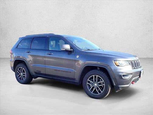 Granite Crystal Metallic Clearcoat 2017 Jeep Grand Cherokee Trailhawk
