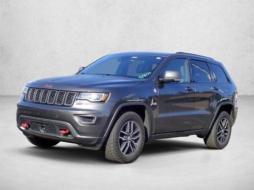 Granite Crystal Metallic Clearcoat 2017 Jeep Grand Cherokee Trailhawk