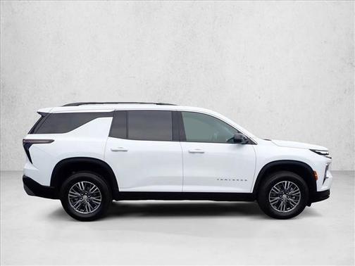 Summit White 2025 Chevrolet Traverse LT