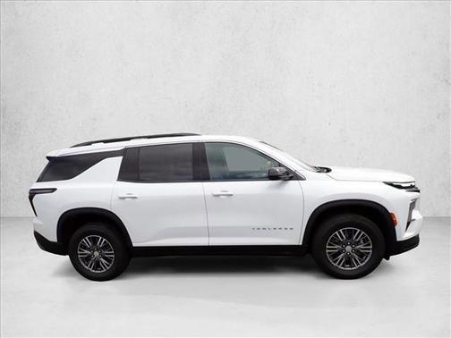Summit White 2025 Chevrolet Traverse LT