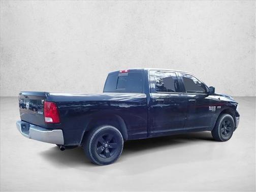 Brilliant Black Crystal Pearlcoat 2019 RAM 1500 SLT