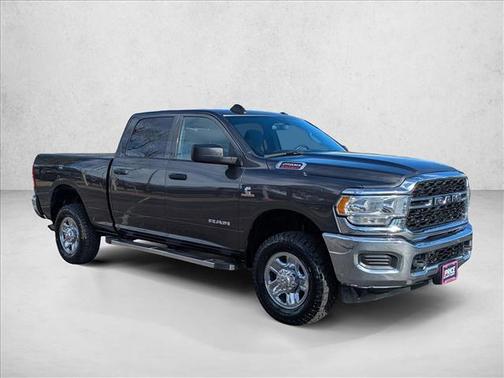 2022 RAM 2500 Tradesman Crew Cab 4x4 6'4' Box