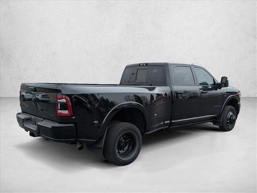 2024 RAM 3500 Limited Crew Cab 4x4 8' Box