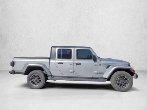 Billet Silver Metallic Clearcoat 2021 Jeep Gladiator Overland