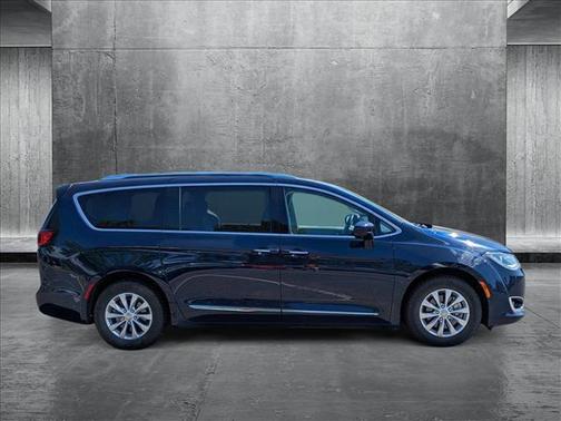 2018 Chrysler Pacifica Touring-L
