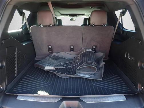 Summit White 2024 GMC Yukon XL 4WD AT4