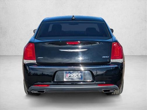 2017 Chrysler 300 Limited